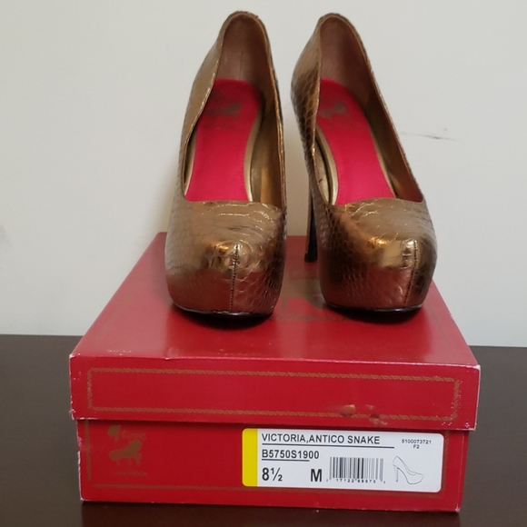 Shoes - Picture 1 of 5